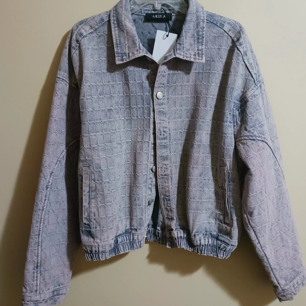 AKIRA Button Down Top/Shacket - Picture 2 of 8